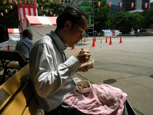 日比谷公園で昼食を