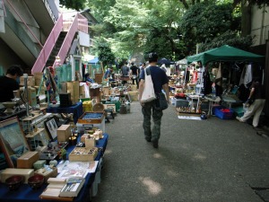 東郷神社骨董市